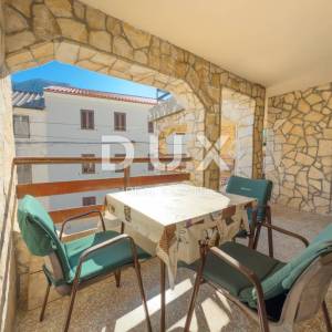 OTOK KRK, DRAGA BAŠĆANSKA - Dvije kuće u nizu s velikom okućnicom