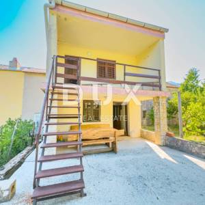 OTOK KRK, DRAGA BAŠĆANSKA - Dvije kuće u nizu s velikom okućnicom