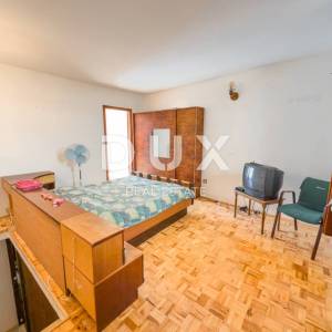 OTOK KRK, DRAGA BAŠĆANSKA - Dvije kuće u nizu s velikom okućnicom