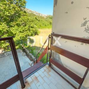 OTOK KRK, DRAGA BAŠĆANSKA - Dvije kuće u nizu s velikom okućnicom