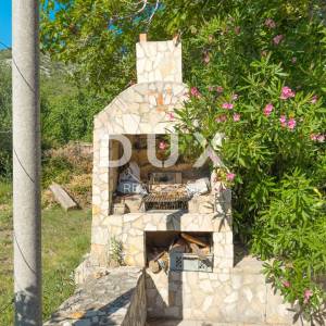 OTOK KRK, DRAGA BAŠĆANSKA - Dvije kuće u nizu s velikom okućnicom
