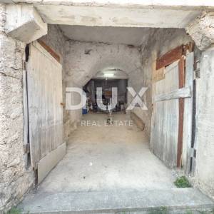 OTOK KRK, DRAGA BAŠĆANSKA - Dvije kuće u nizu s velikom okućnicom