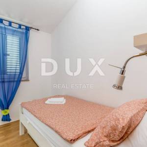 OTOK KRK - Dvije dvojne kuće s jednim bazenom