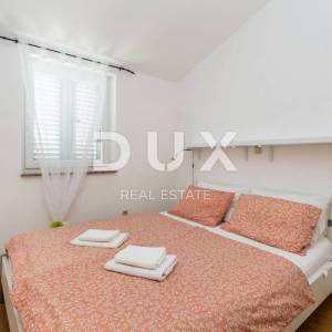 OTOK KRK - Dvije dvojne kuće s jednim bazenom