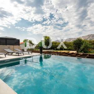 OTOK KRK - Ekskluzivna urbana vila s bazenom