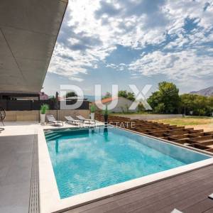 OTOK KRK - Ekskluzivna urbana vila s bazenom