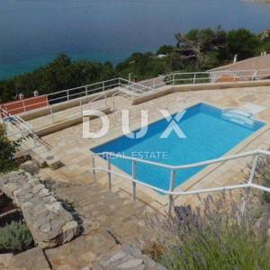 OTOK KRK - Ekskluzivna vila sa bazenom