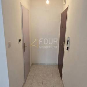 Otok Krk, grad Krk, 24.65m2, garsonijera, parkirno mjesto