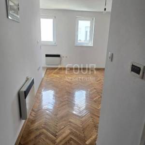 Otok Krk, grad Krk, 24.65m2, garsonijera, parkirno mjesto