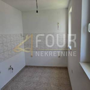 Otok Krk, grad Krk, 24.65m2, garsonijera, parkirno mjesto