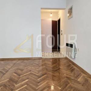 Otok Krk, grad Krk, 24.65m2, garsonijera, parkirno mjesto