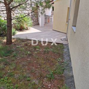 OTOK KRK, GRAD KRK - Apartman 69 m2 + okućnica 150 m2