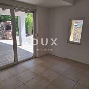 OTOK KRK, GRAD KRK - Apartman 69 m2 + okućnica 150 m2