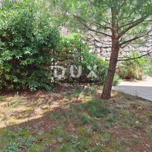 OTOK KRK, GRAD KRK - Apartman 69 m2 + okućnica 150 m2