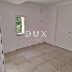 OTOK KRK, GRAD KRK - Apartman 69 m2 + okućnica 150 m2