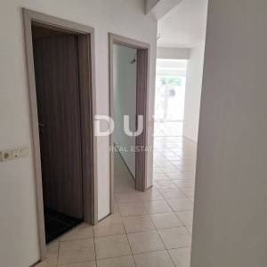 OTOK KRK, GRAD KRK - Apartman 69 m2 + okućnica 150 m2