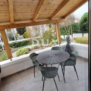 OTOK KRK, GRAD KRK - Apartman u prizemlju sa terasom i vrtom