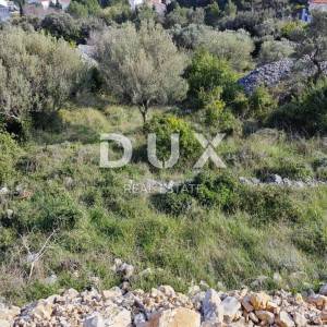OTOK KRK, GRAD KRK, CENTAR - građevinsko zemljište 1.325 m2 s pogledom na more za stambenu zgradu / stanove / apartmane / obite...