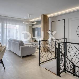 OTOK KRK, GRAD KRK – Dvoetažni apartman s okućnicom i bazenom u blizini mora