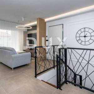 OTOK KRK, GRAD KRK – Dvoetažni apartman s okućnicom i bazenom u blizini mora