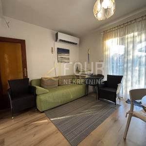 Otok Krk, grad Krk, dvojna kuća s 2 stana
