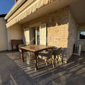 Otok Krk, grad Krk, dvojna kuća s 2 stana