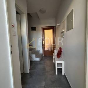 Otok Krk, grad Krk, dvojna kuća s 2 stana