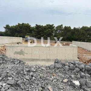 OTOK KRK, GRAD KRK - Građevinsko zemljište sa započetom gradnjom