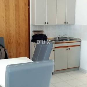OTOK KRK, GRAD KRK - Idealan stan u prizemlju s parkingom