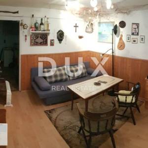 OTOK KRK, GRAD KRK - Kamena kuća sa pogledom na more