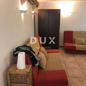 OTOK KRK, GRAD KRK - Kuća sa 2 apartmana 100 m od mora