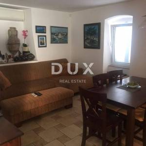OTOK KRK, GRAD KRK - Kuća sa 2 apartmana 100 m od mora