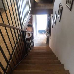 OTOK KRK, GRAD KRK - Kuća sa 2 apartmana 100 m od mora