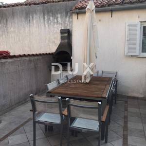 OTOK KRK, GRAD KRK - Kuća sa 2 apartmana 100 m od mora