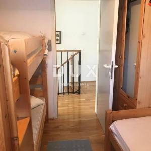 OTOK KRK, GRAD KRK - Kuća sa 2 apartmana 100 m od mora