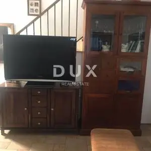 OTOK KRK, GRAD KRK - Kuća sa 2 apartmana 100 m od mora