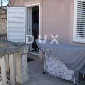 OTOK KRK, GRAD KRK - Kuća sa 2 apartmana 100 m od mora