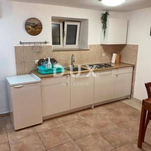 OTOK KRK, GRAD KRK - Kuća sa 2 apartmana 100 m od mora