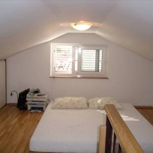 OTOK KRK, GRAD KRK - Kuća sa 2 apartmana 100 m od mora
