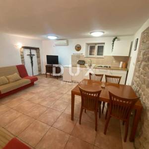 OTOK KRK, GRAD KRK - Kuća sa 2 apartmana 100 m od mora