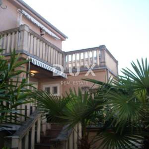 OTOK KRK, GRAD KRK - Kuća sa 2 apartmana 100 m od mora