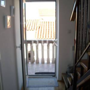 OTOK KRK, GRAD KRK - Kuća sa 2 apartmana 100 m od mora
