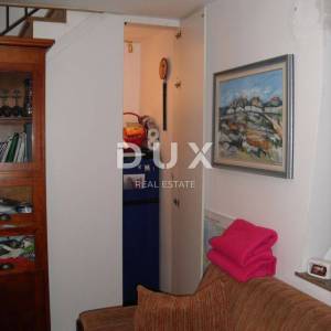 OTOK KRK, GRAD KRK - Kuća sa 2 apartmana 100 m od mora