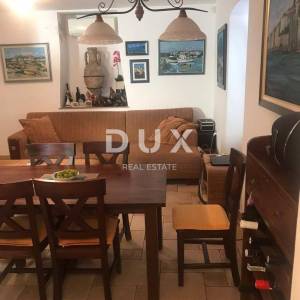 OTOK KRK, GRAD KRK - Kuća sa 2 apartmana 100 m od mora