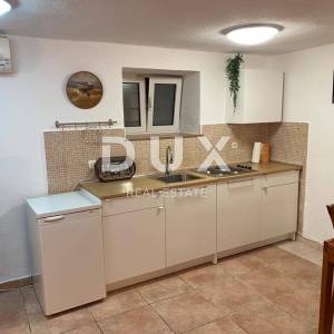 OTOK KRK, GRAD KRK - Kuća sa 2 apartmana 100 m od mora