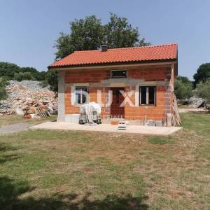 OTOK KRK, GRAD KRK - Maslinik sa gospodarskim objektom