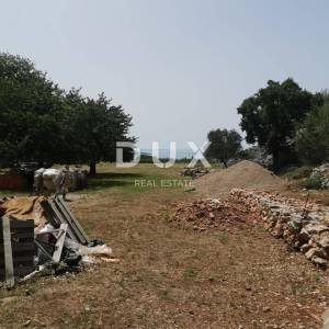 OTOK KRK, GRAD KRK - Maslinik sa gospodarskim objektom