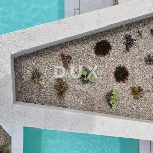 OTOK KRK, GRAD KRK - Moderna vila s dva stana i 2 bazena