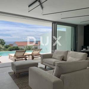 OTOK KRK, GRAD KRK - Moderna vila s dva stana i 2 bazena