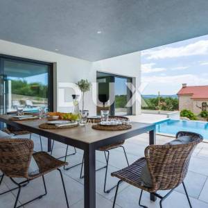 OTOK KRK, GRAD KRK (OKOLICA) - Luksuzna vila s preljevnim bazenom i pogledom na more